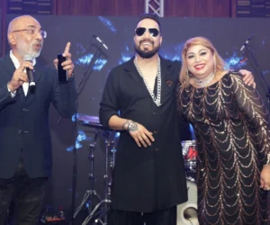 An Artist posing for pictures with guest on stage in concert_BlvdChangi