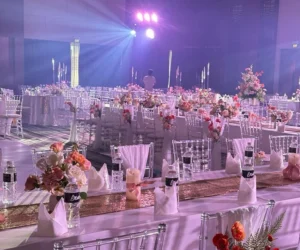 A wide view of a banquet hall setup_BlvdChangi