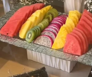 Slices of colorful cut fruit on a tray_BlvdChangi